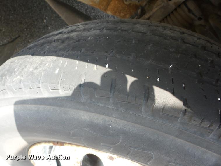 image for item K6442 2002 Ford Econoline E350 Super Duty shuttle bus