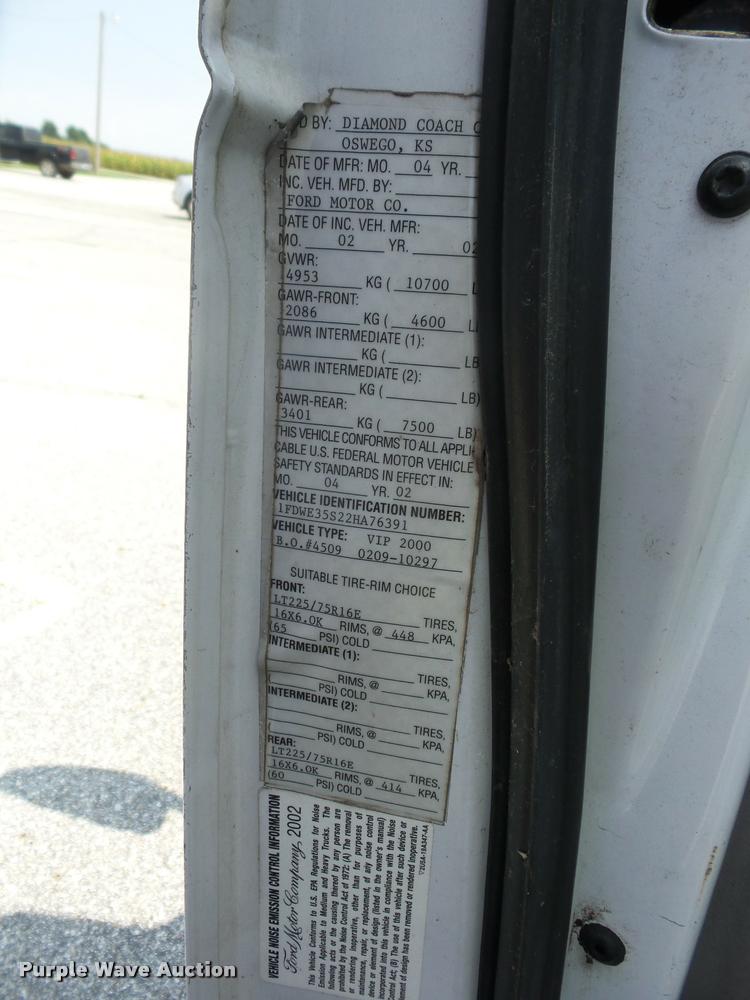 image for item K6442 2002 Ford Econoline E350 Super Duty shuttle bus