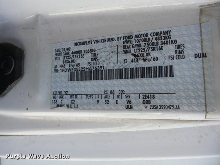 image for item K6442 2002 Ford Econoline E350 Super Duty shuttle bus