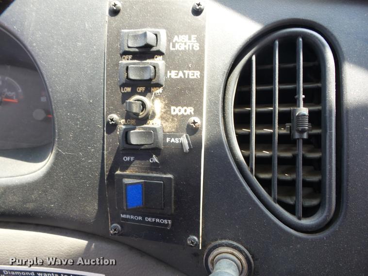 image for item K6442 2002 Ford Econoline E350 Super Duty shuttle bus