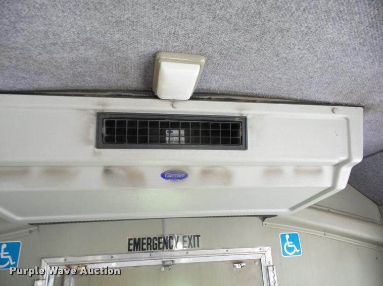 image for item K6442 2002 Ford Econoline E350 Super Duty shuttle bus