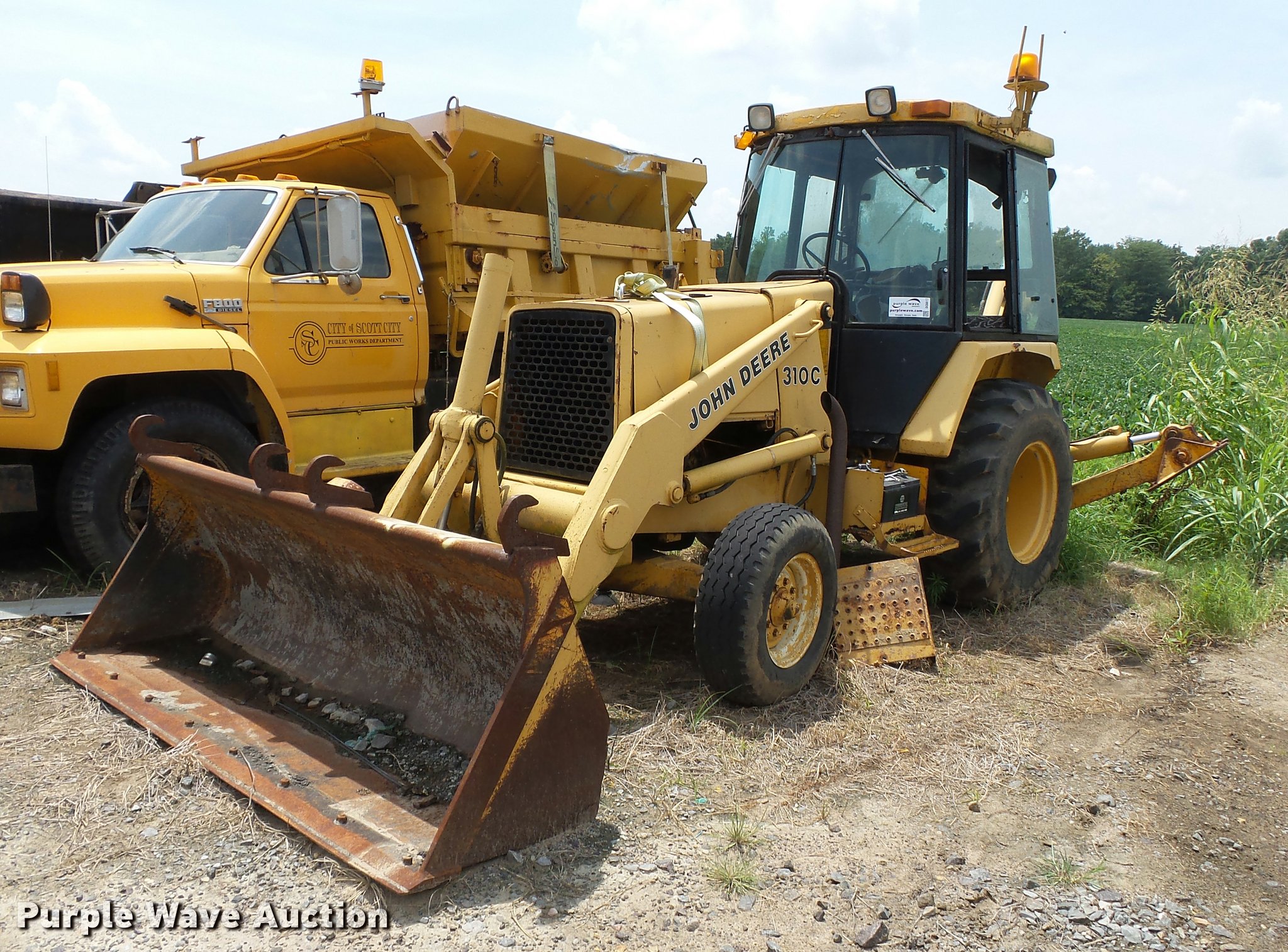 1990 John Deere 310C backhoe in Scott City, MO Item DC6817 sold