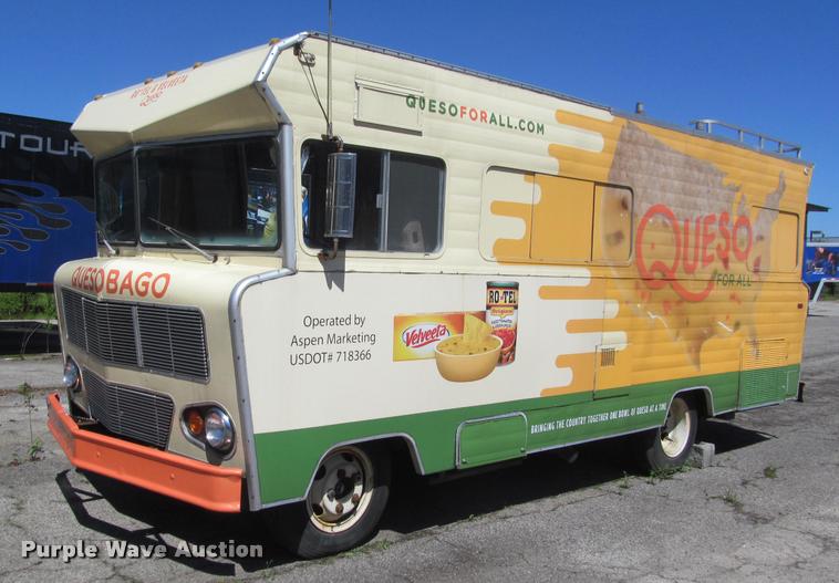 image for item DA1012 1973 Winnebago Brave RV