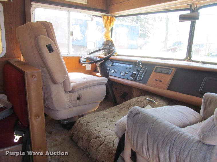 image for item DA1012 1973 Winnebago Brave RV