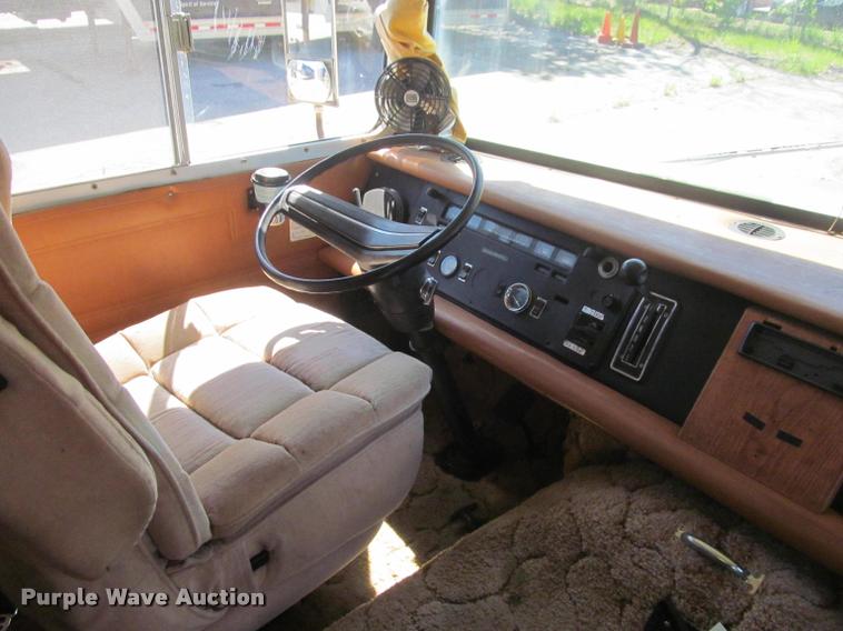 image for item DA1012 1973 Winnebago Brave RV