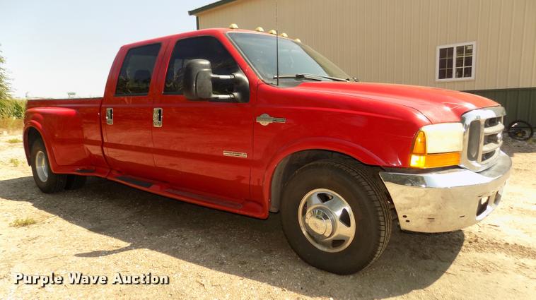 image for item DA3085 1999 Ford F350 Super Duty Lariat King Ranch Crew Cab pickup truck