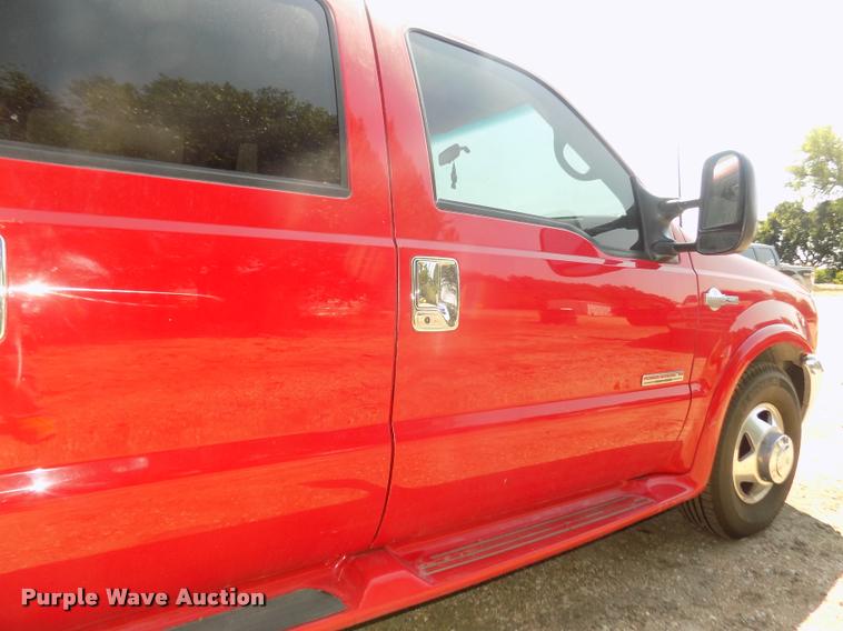 image for item DA3085 1999 Ford F350 Super Duty Lariat King Ranch Crew Cab pickup truck