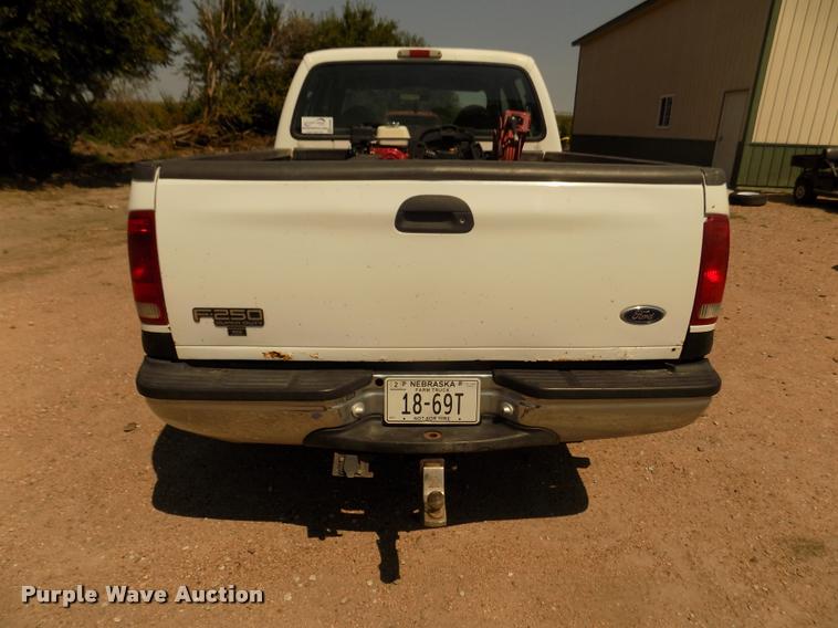 image for item DA3086 2000 Ford F250 Super Duty XLT Crew Cab pickup truck