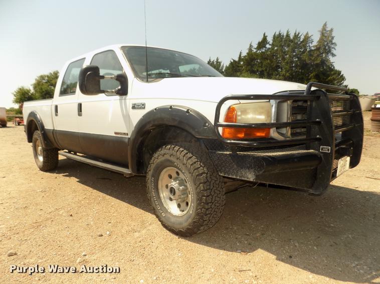 image for item DA3086 2000 Ford F250 Super Duty XLT Crew Cab pickup truck