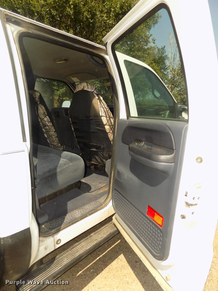 image for item DA3086 2000 Ford F250 Super Duty XLT Crew Cab pickup truck