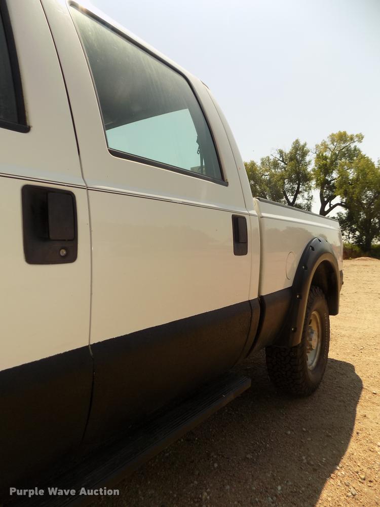 image for item DA3086 2000 Ford F250 Super Duty XLT Crew Cab pickup truck