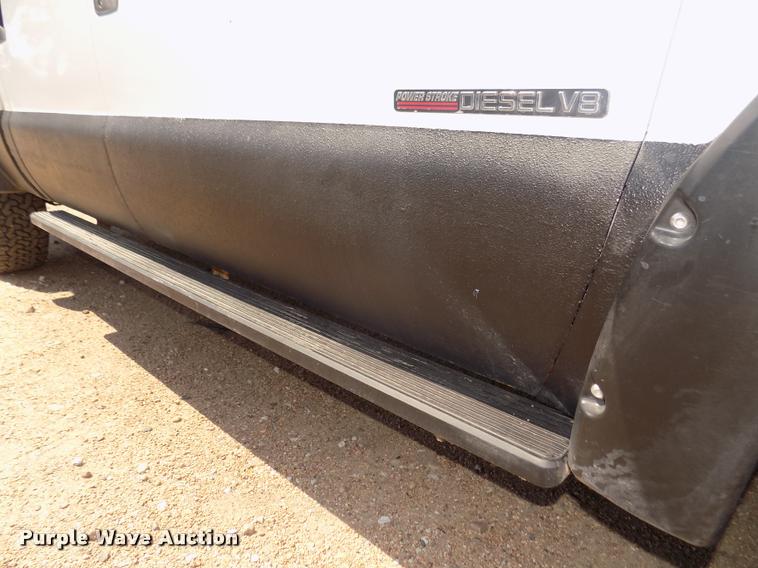 image for item DA3086 2000 Ford F250 Super Duty XLT Crew Cab pickup truck