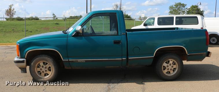 image for item DA6858 1992 GMC Sierra 1500 pickup truck