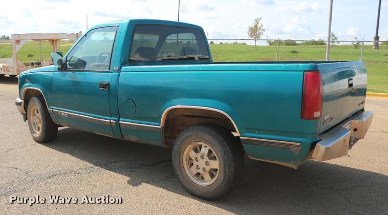 image for item DA6858 1992 GMC Sierra 1500 pickup truck
