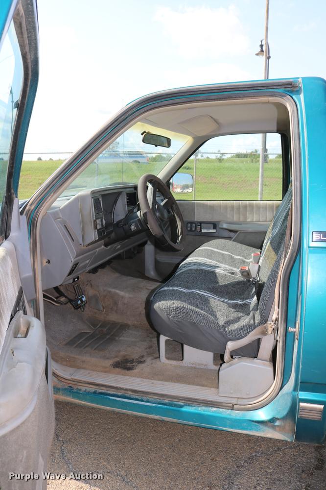 image for item DA6858 1992 GMC Sierra 1500 pickup truck