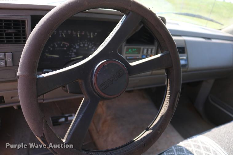 image for item DA6858 1992 GMC Sierra 1500 pickup truck