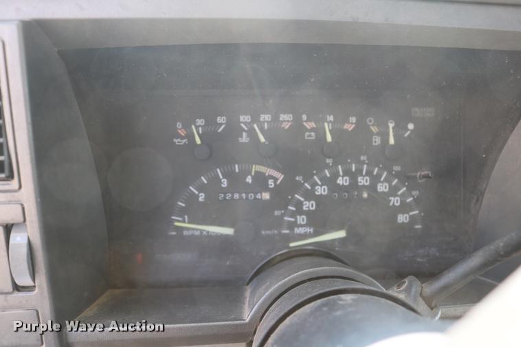 image for item DA6858 1992 GMC Sierra 1500 pickup truck