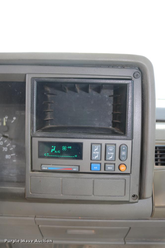 image for item DA6858 1992 GMC Sierra 1500 pickup truck