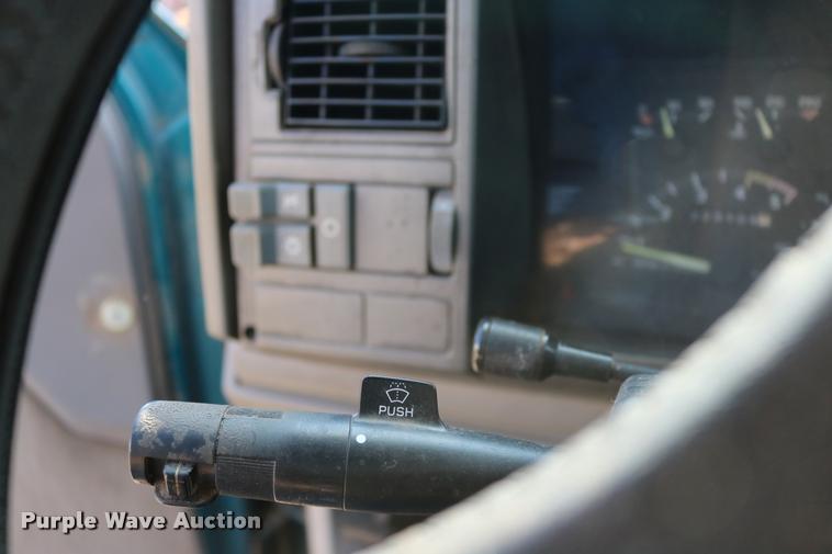 image for item DA6858 1992 GMC Sierra 1500 pickup truck