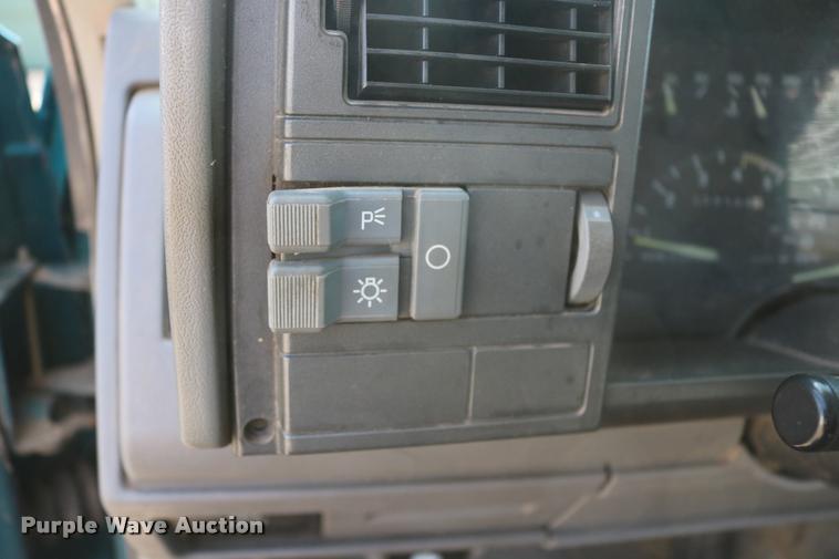 image for item DA6858 1992 GMC Sierra 1500 pickup truck