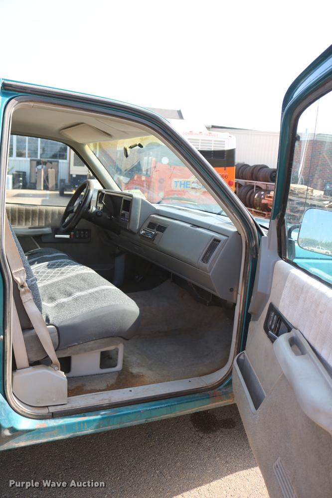 image for item DA6858 1992 GMC Sierra 1500 pickup truck