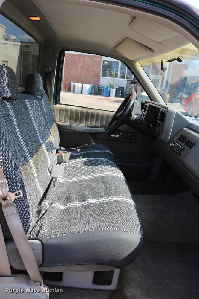 image for item DA6858 1992 GMC Sierra 1500 pickup truck