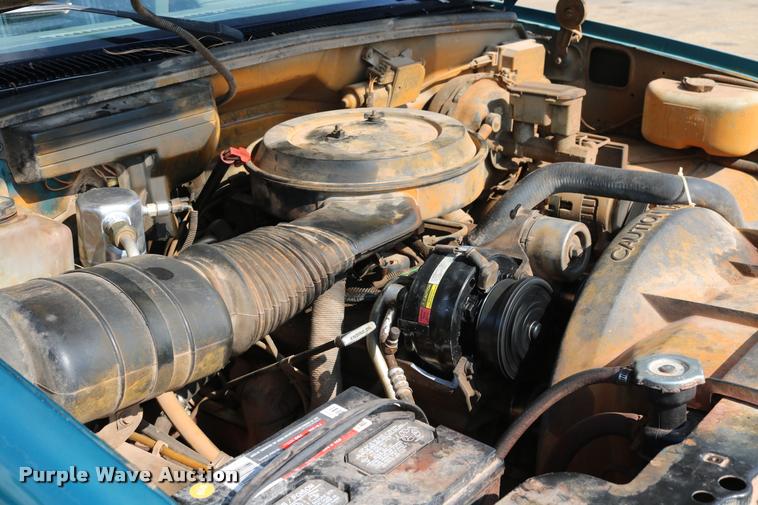 image for item DA6858 1992 GMC Sierra 1500 pickup truck