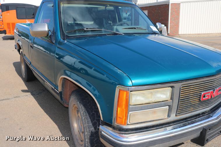 image for item DA6858 1992 GMC Sierra 1500 pickup truck