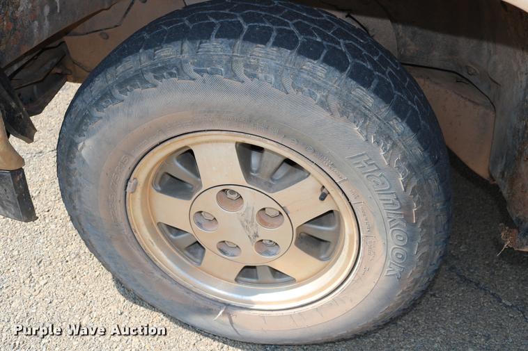 image for item DA6858 1992 GMC Sierra 1500 pickup truck