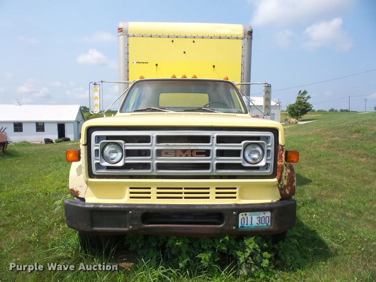 image for item DB0523 1985 GMC TopKick 7000 box truck