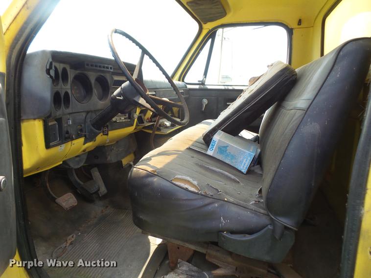 image for item DB0523 1985 GMC TopKick 7000 box truck