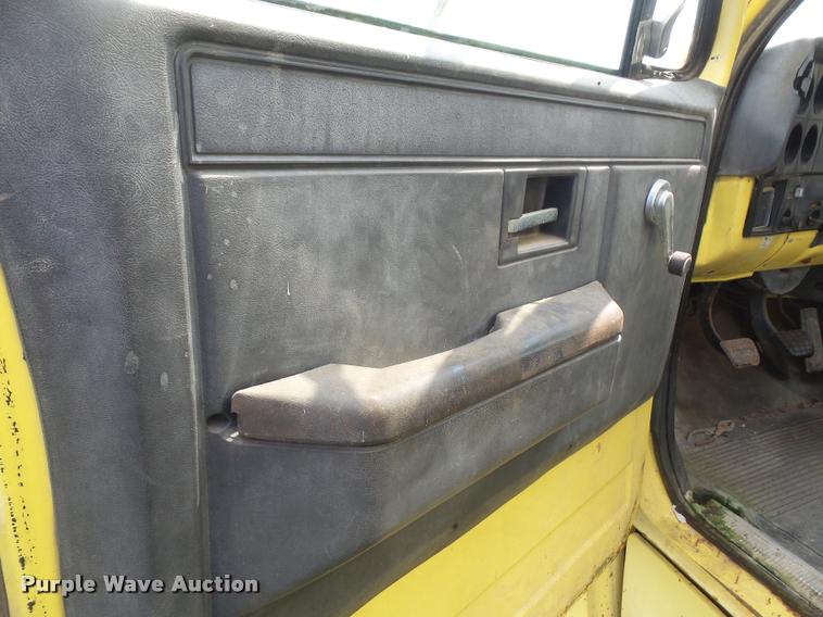 image for item DB0523 1985 GMC TopKick 7000 box truck