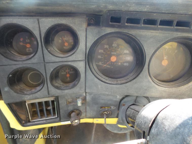 image for item DB0523 1985 GMC TopKick 7000 box truck