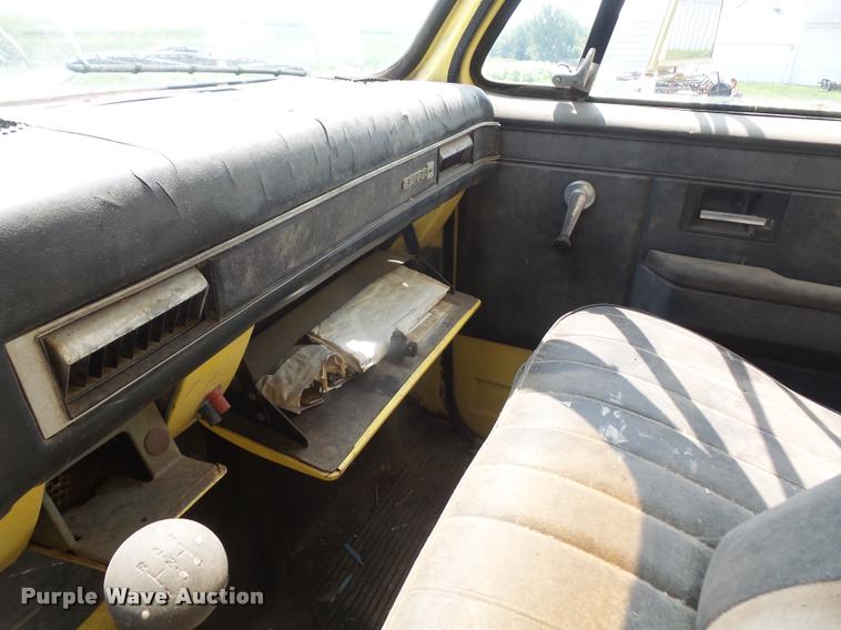 image for item DB0523 1985 GMC TopKick 7000 box truck