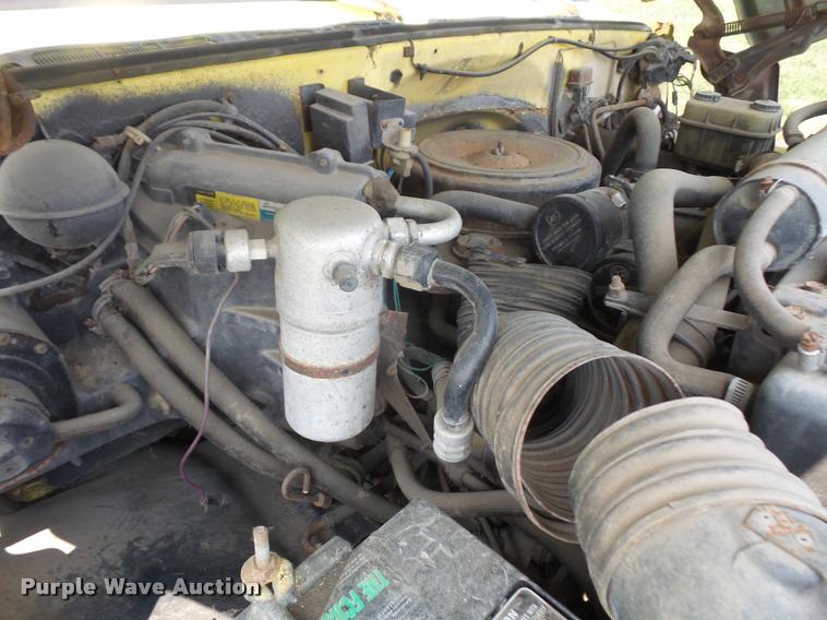 image for item DB0523 1985 GMC TopKick 7000 box truck