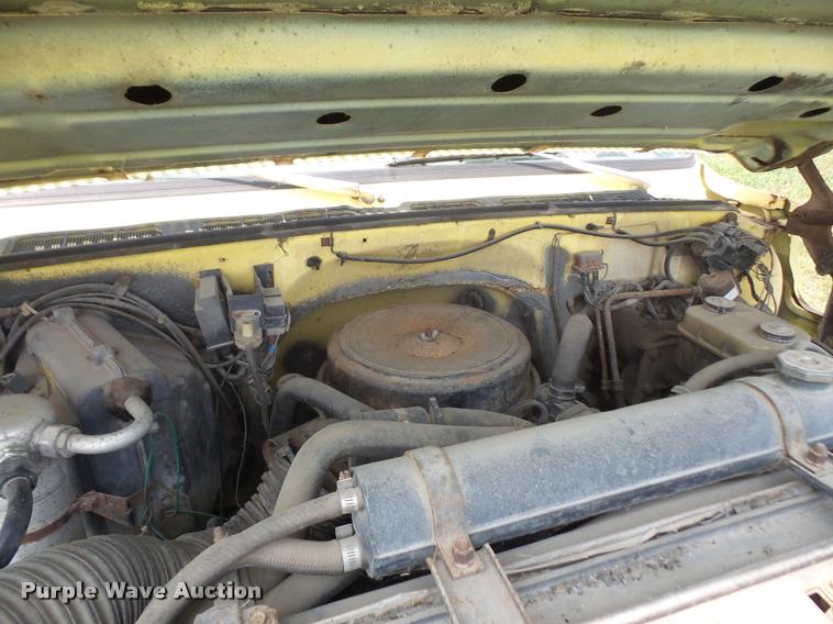 image for item DB0523 1985 GMC TopKick 7000 box truck