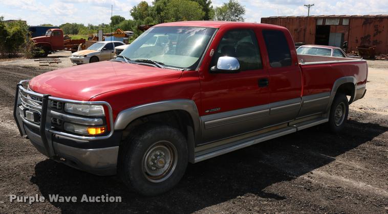 image for item DB1026 2000 Chevrolet Silverado 2500 Ext. Cab pickup truck