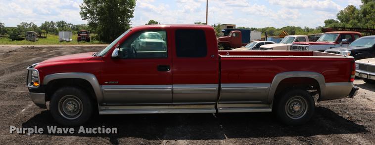 image for item DB1026 2000 Chevrolet Silverado 2500 Ext. Cab pickup truck