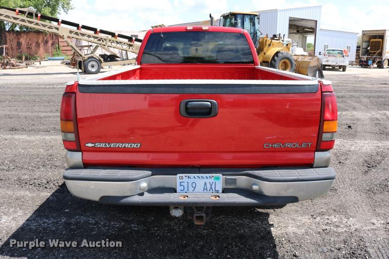 image for item DB1026 2000 Chevrolet Silverado 2500 Ext. Cab pickup truck