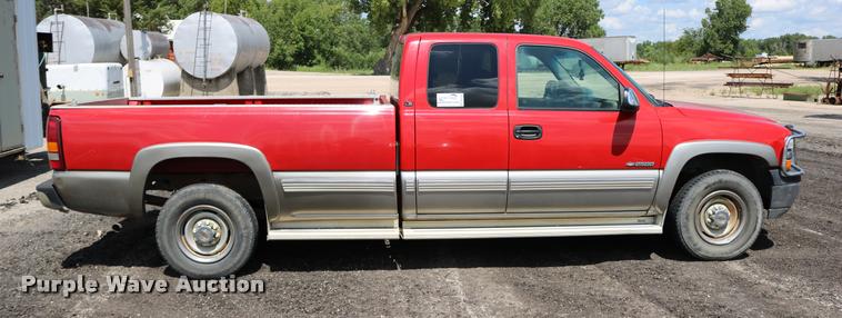 image for item DB1026 2000 Chevrolet Silverado 2500 Ext. Cab pickup truck
