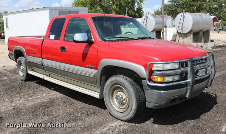 image for item DB1026 2000 Chevrolet Silverado 2500 Ext. Cab pickup truck