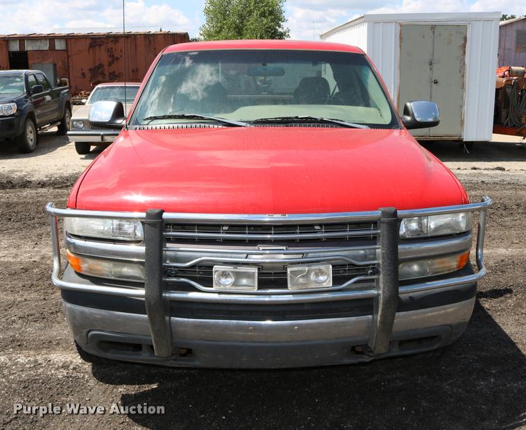 image for item DB1026 2000 Chevrolet Silverado 2500 Ext. Cab pickup truck