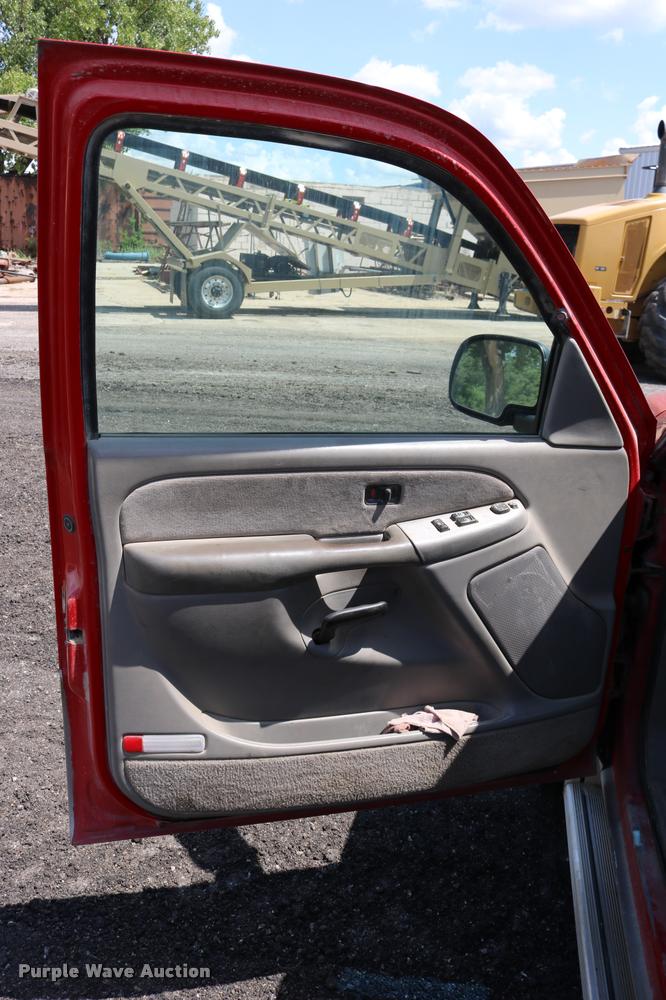 image for item DB1026 2000 Chevrolet Silverado 2500 Ext. Cab pickup truck