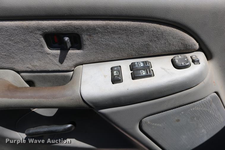 image for item DB1026 2000 Chevrolet Silverado 2500 Ext. Cab pickup truck