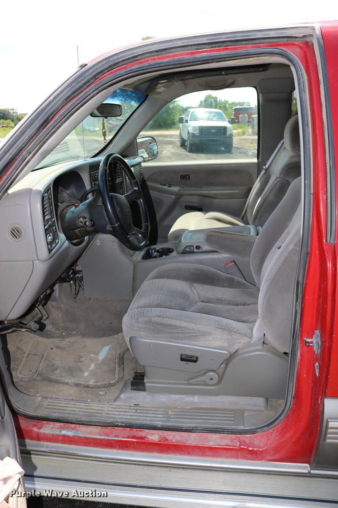 image for item DB1026 2000 Chevrolet Silverado 2500 Ext. Cab pickup truck