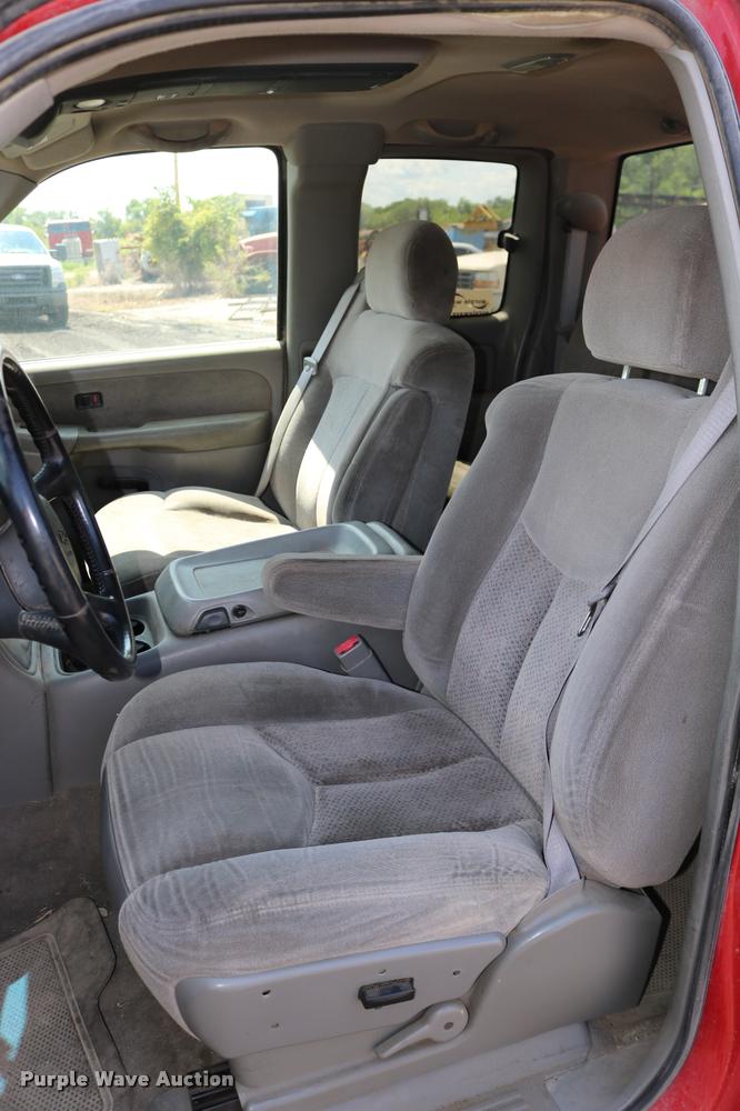 image for item DB1026 2000 Chevrolet Silverado 2500 Ext. Cab pickup truck