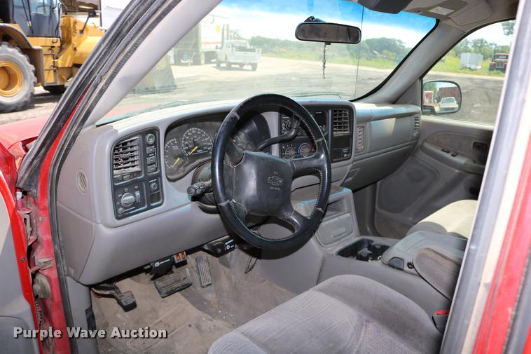 image for item DB1026 2000 Chevrolet Silverado 2500 Ext. Cab pickup truck