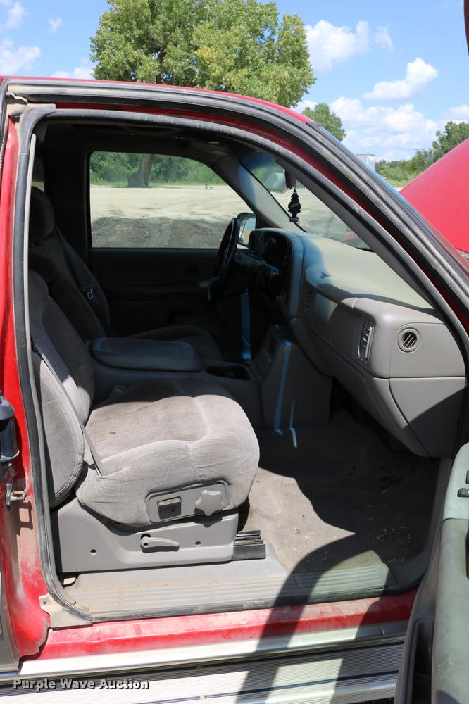 image for item DB1026 2000 Chevrolet Silverado 2500 Ext. Cab pickup truck