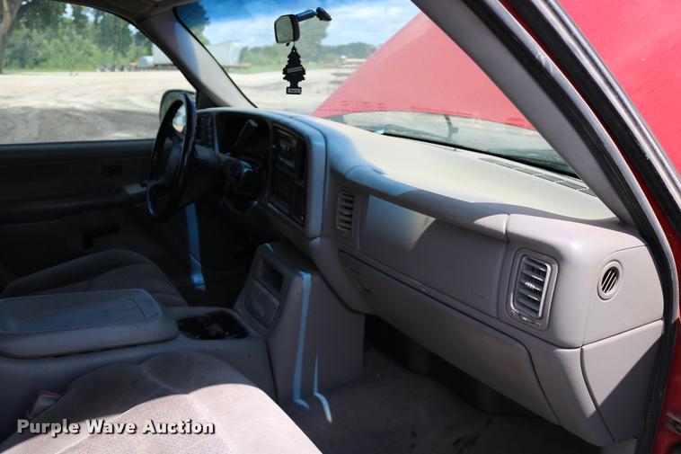 image for item DB1026 2000 Chevrolet Silverado 2500 Ext. Cab pickup truck