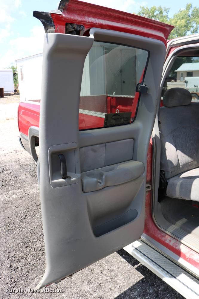 image for item DB1026 2000 Chevrolet Silverado 2500 Ext. Cab pickup truck